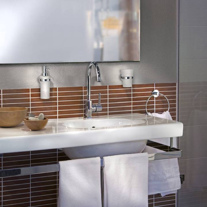 Spandisapone a parete HOME